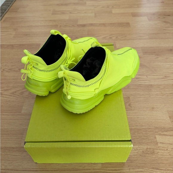 John Geiger 002 size 10 - Picture 2 of 4